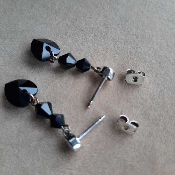 Caroline Néron Black Heart Earrings Rhodium Plated - Picture 3 of 4